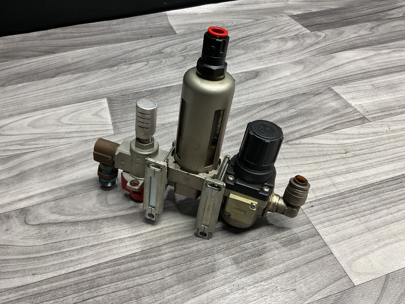 SMC AF30-N03D-8Z Filter, Regulator,3-port Lock Out #305N132