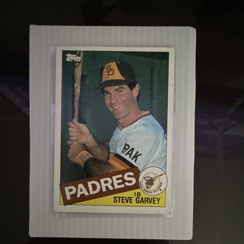 Topps 1985 Steve Garvey #450 Base Set San Diego Padres Baseball Card