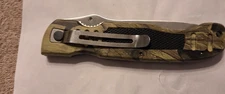 FROST ONE BLADE KNIFE WITH CAMOUFLAGE HANDLES W/SHEATH.