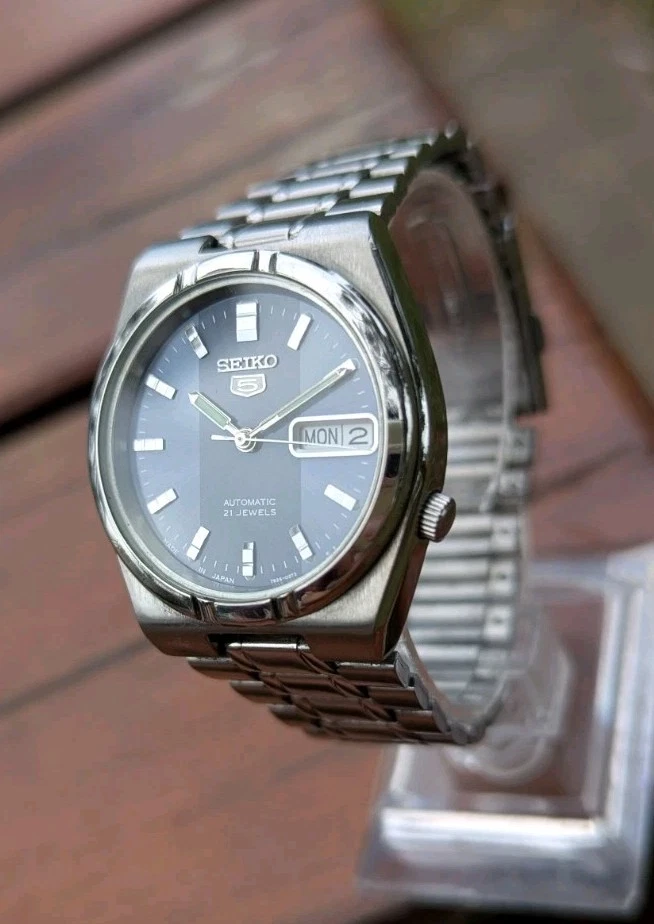 1990s Seiko 5 Automatic Unisex Watch 21 Jewels, Rare Metallic Dial all Original  - Image 4 of 4