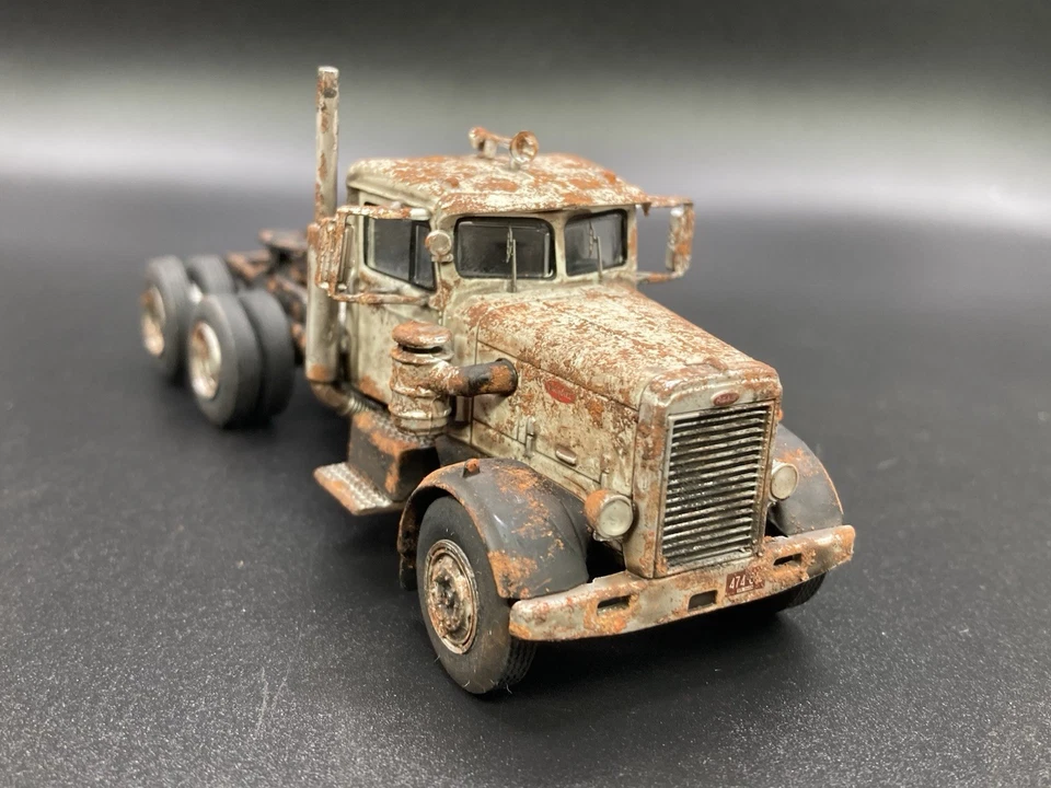 1955 Peterbilt 281 1/64 Diecast Rusty Weathered Semi Tractor Truck Barn Find IXO - Image 3 of 4
