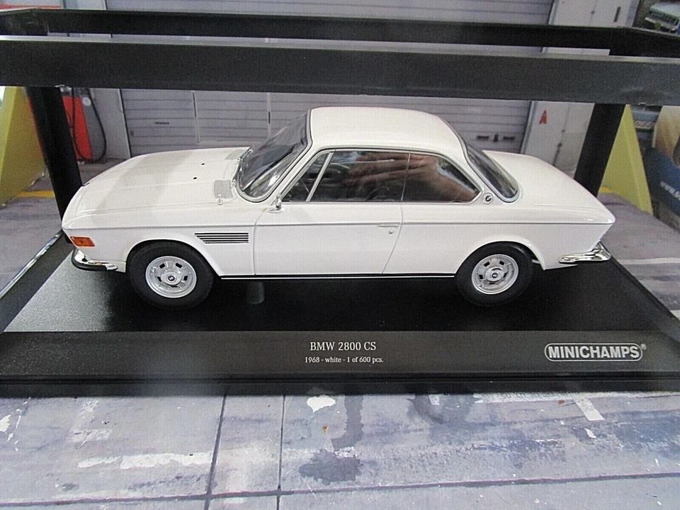 BMW 2800CS 2800 CS Coupe 1968 E9 weiss white 155028030 NEU Minichamps SP 1:18