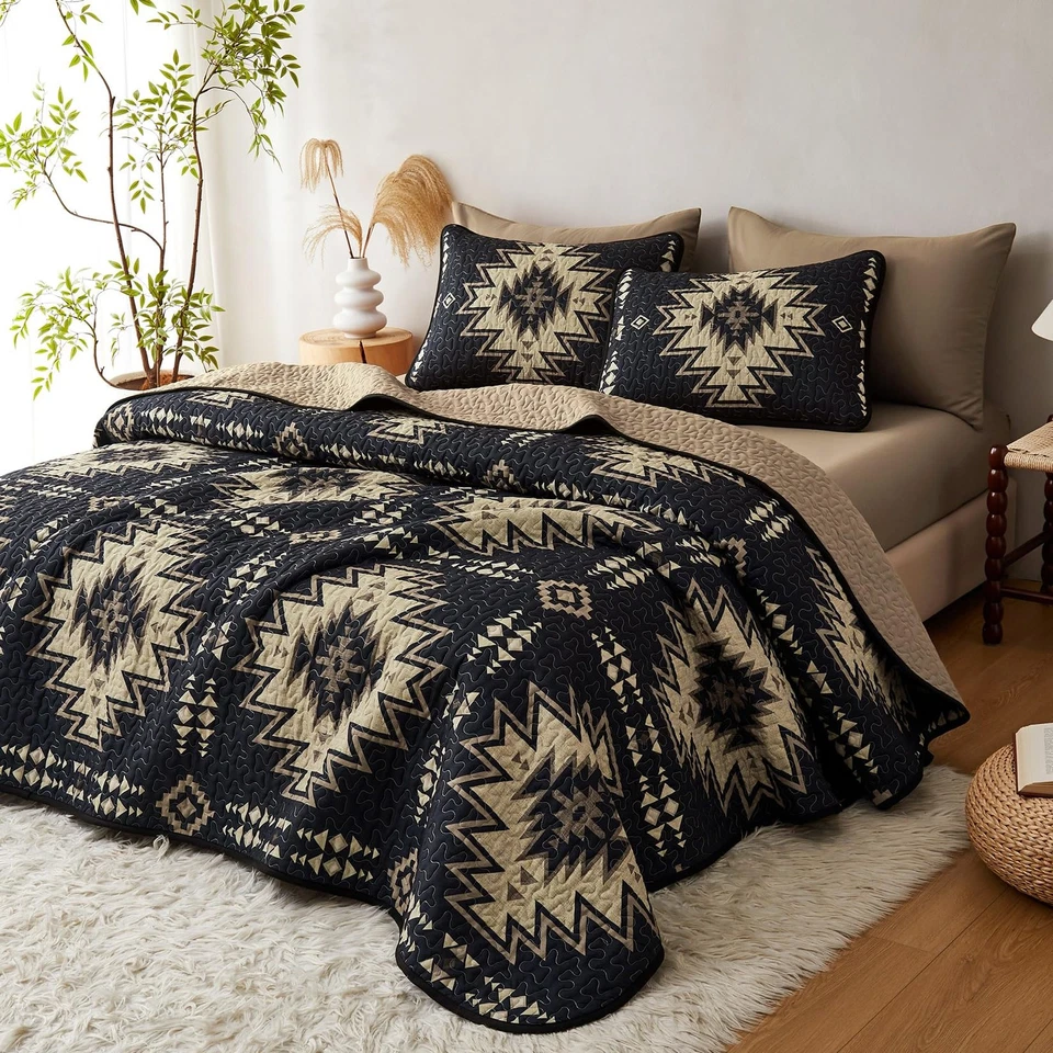 - Western Quilt Set, Southwestern Rustic Farmhouse Style with Aztec Geometric... - Image 3 of 4