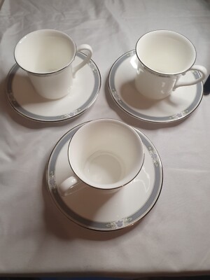Royal Doulton (Charade) 3 x Tassen 3 x Untertassen und 3 x Beilagenteller.