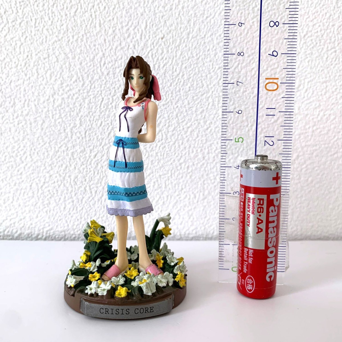 Final Fantasy VII Crisis Core AERITH Trading Arts Mini Figure