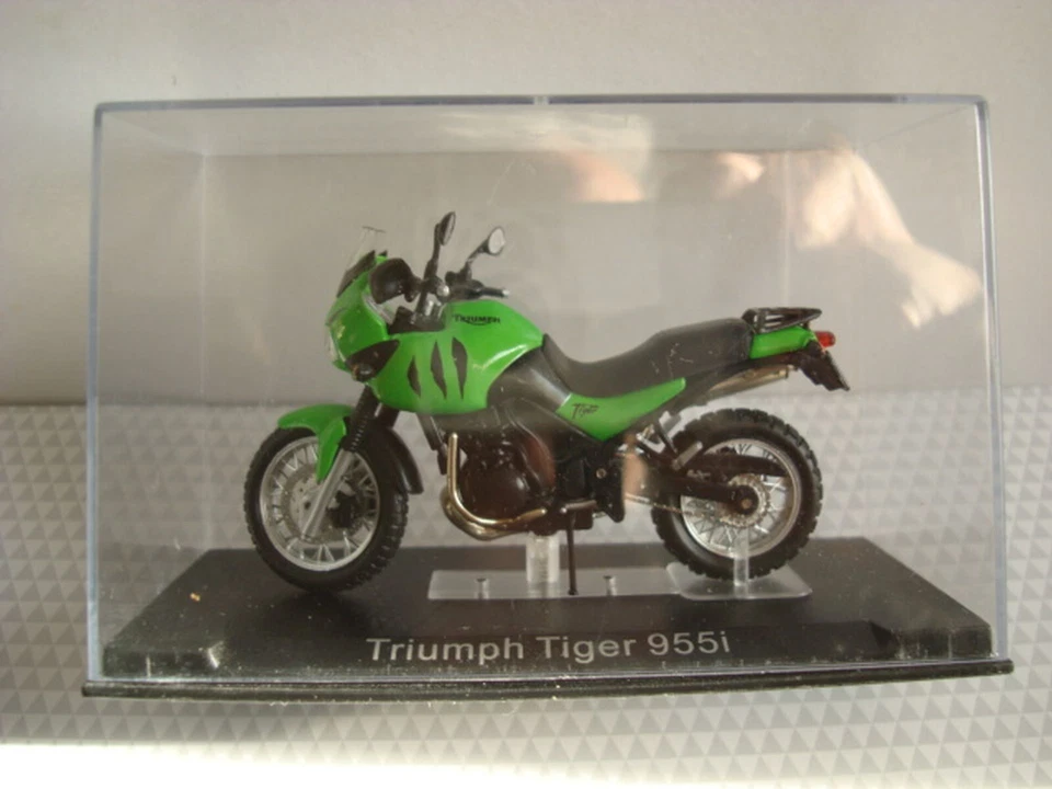 Triumph Tiger 955 i 2002 grün   -  Top 1:24 - Bild 3 von 3