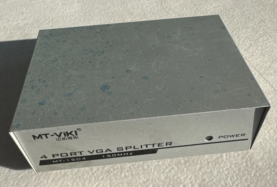 MT-VIKI MT-1504 VGA Splitter 4 Ports 150 MHz With Power Adapter - Image 2 of 4