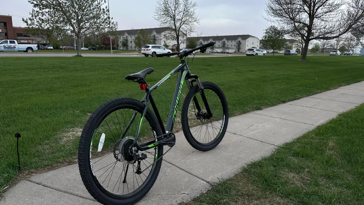 Schwinn Boundary Mountain Bike 29 Schwinn Bonnafide, Front Suspension, 24  Speed, 29 In Wheels, 17 In