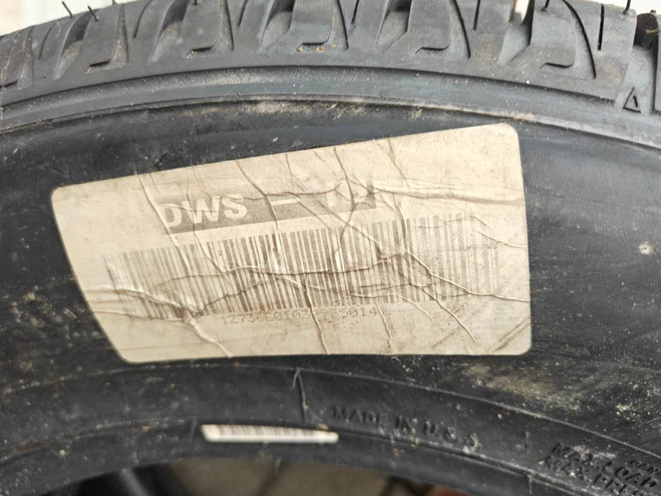 Neumático Nitto NT421Q 110V nuevo 255/60R17 Foto 2 de 4