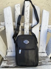 Borsa a tracolla Harley-Davidson in pelle nera con logo barra e scudo borsa moto