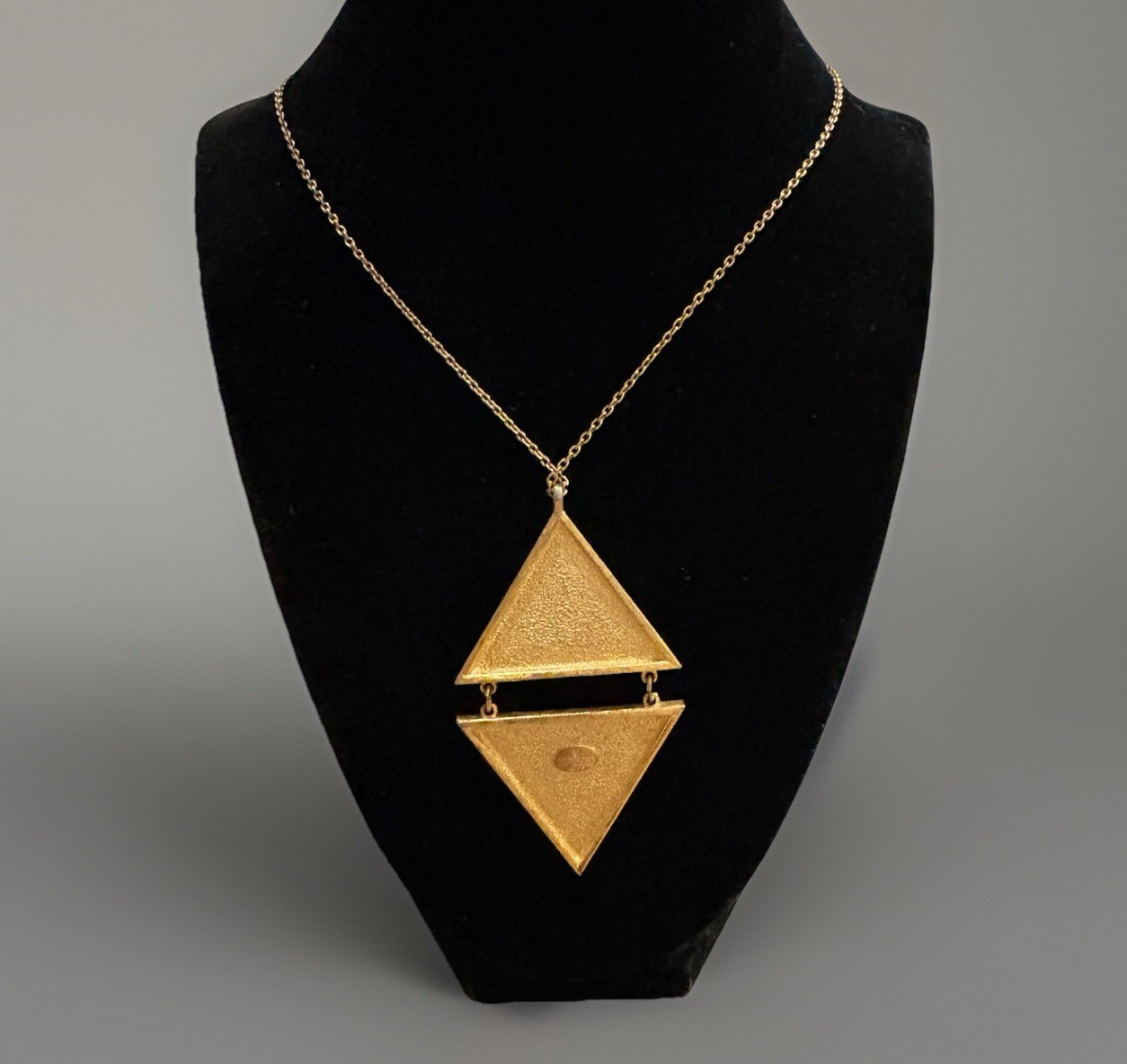 Vintage 1977 Givenchy Modernist Red Black Enamel Geometric Gold Tone Necklace thumbnail 6