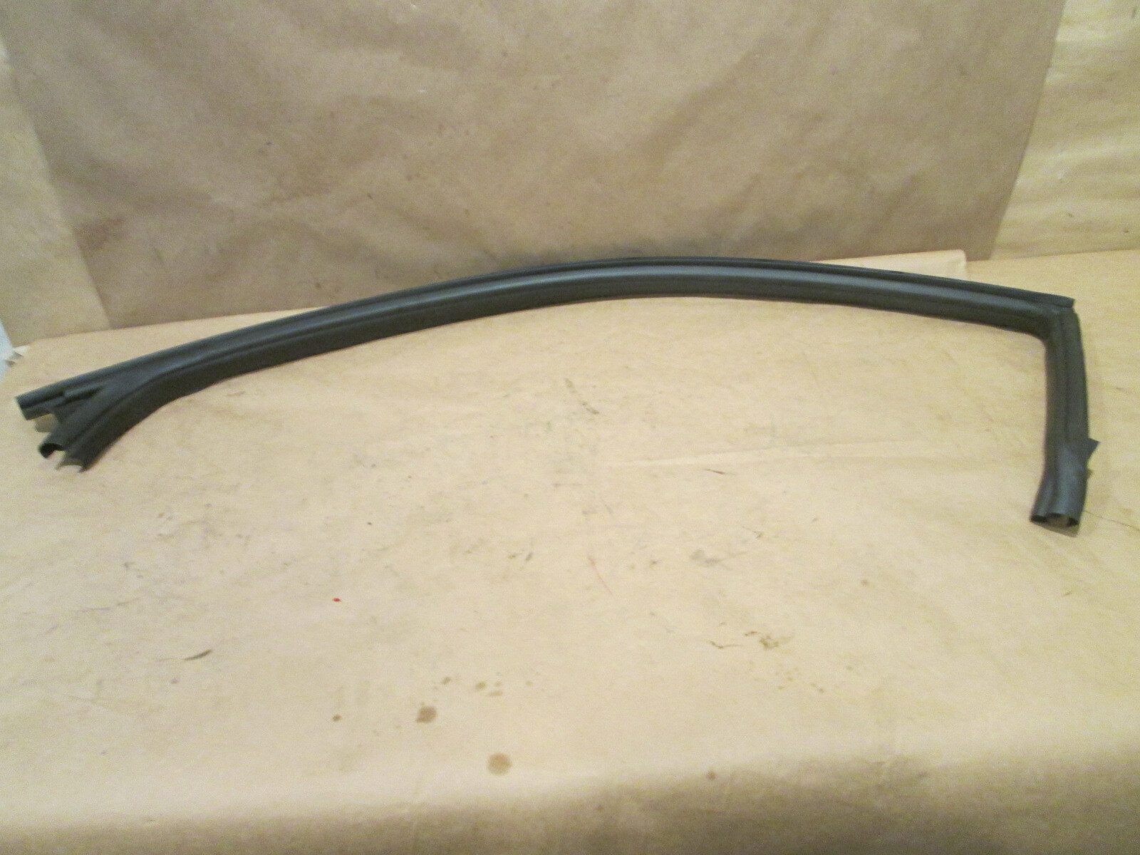 Ferrari 458 - LH Door Upper Perimeter Seal - 84087500