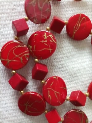 Superbe collier en perles de nacres dorées et dés de corail rouges vif. - Photo 1/4