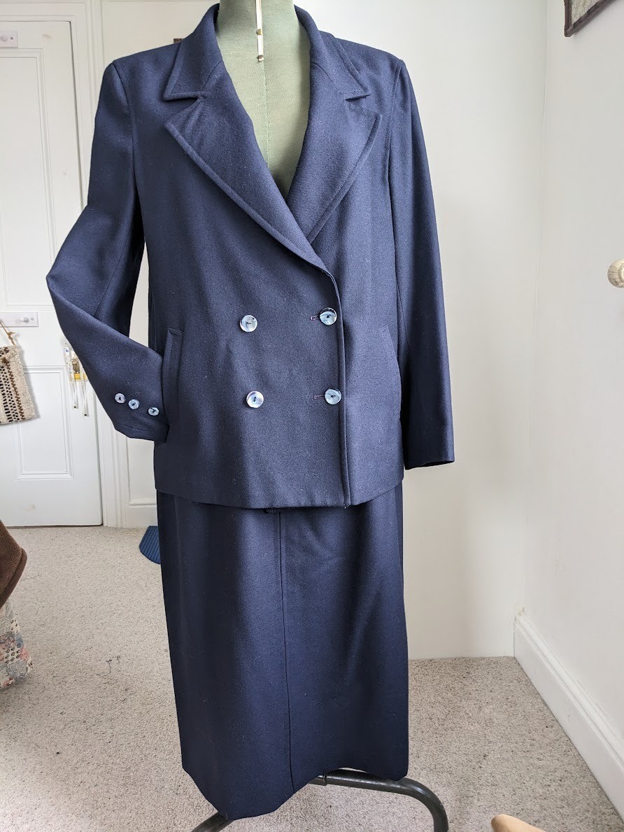 DAKS Navy 100percent Pure New Wool Skirt Suit image 10