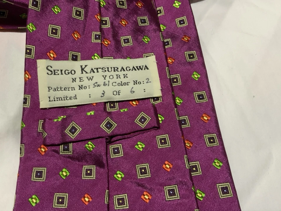 Corbata de hombre Seigo Katsuragawa H.M en Japón roja seda cuadrada estampado geométrico nueva sin etiquetas Foto 3 de 4