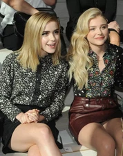 Chloe Moretz And Kiernan Shipka Happy Blondes 5x7 Picture Celebrity Print