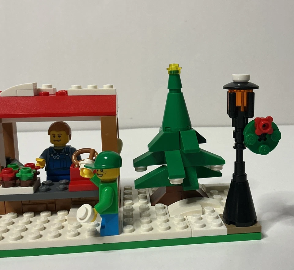 Lego Christmas Minifigure Lot ~ Winter MOC Market ~ READ DESCRIP… - Image 4 of 4