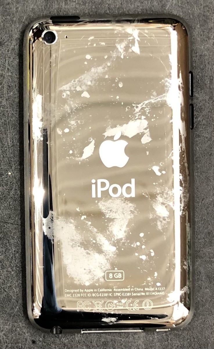 Apple iPod Touch 4th Generation- 8 GB - White - READ