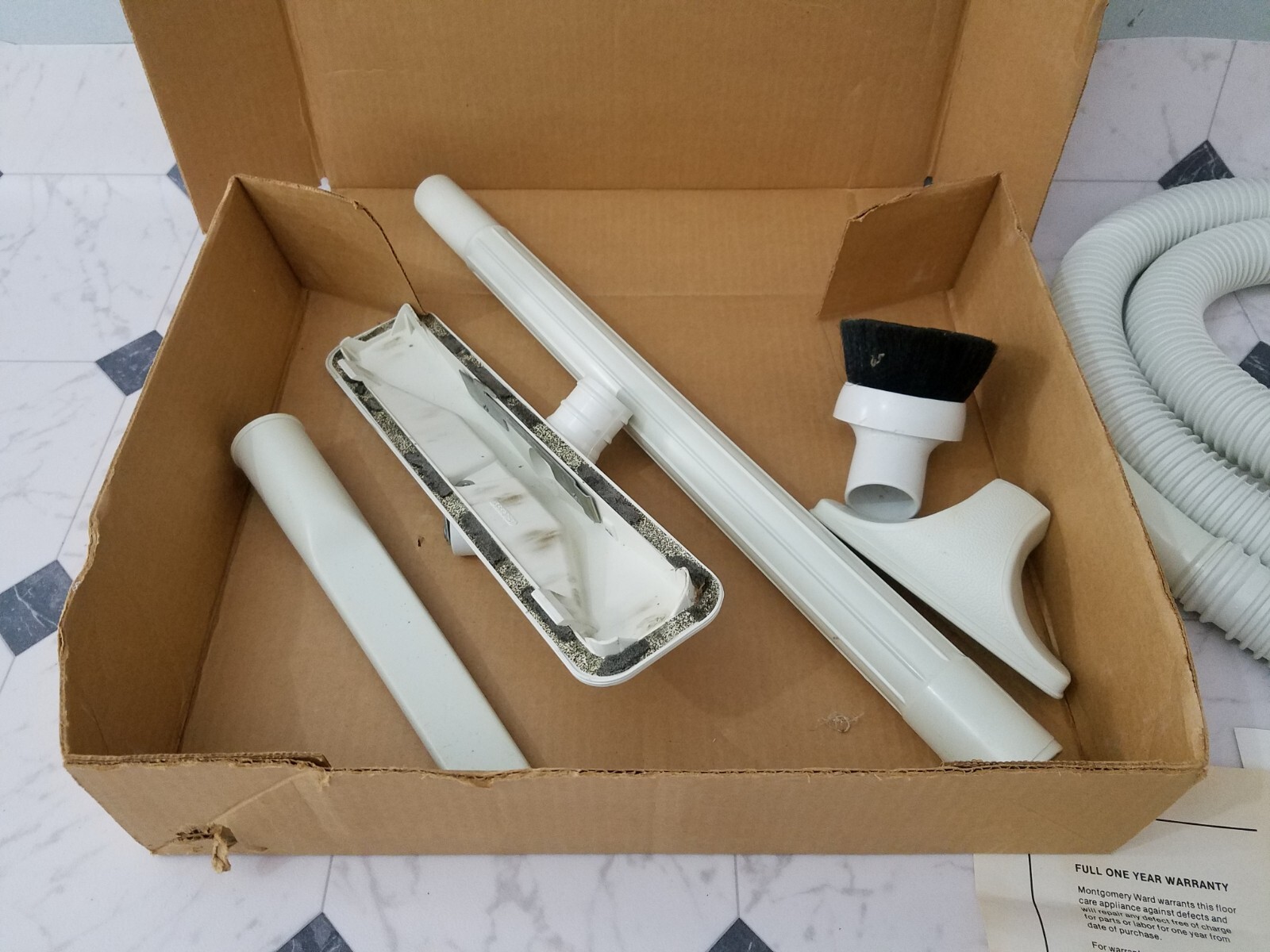 Vintage Montgomery Ward Signature Upright Vacuum Cleaner SP8847 8857