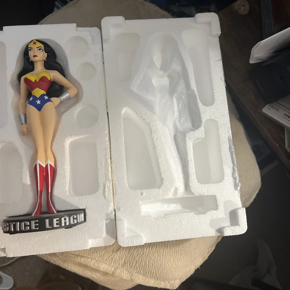 Maqueta Justice League The Animated Series WONDER WOMAN - DC Direct - Limitada Foto 2 de 4