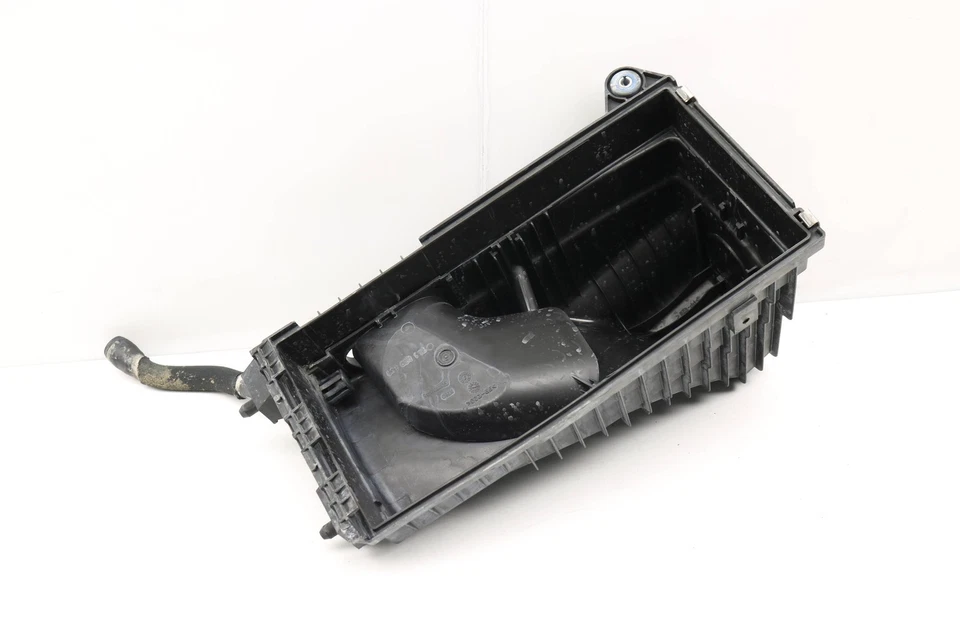 AUDI Q7 2007-2010 3,6 L - Caja de filtro de aire del motor / carcasa - mitad inferior Foto 2 de 4