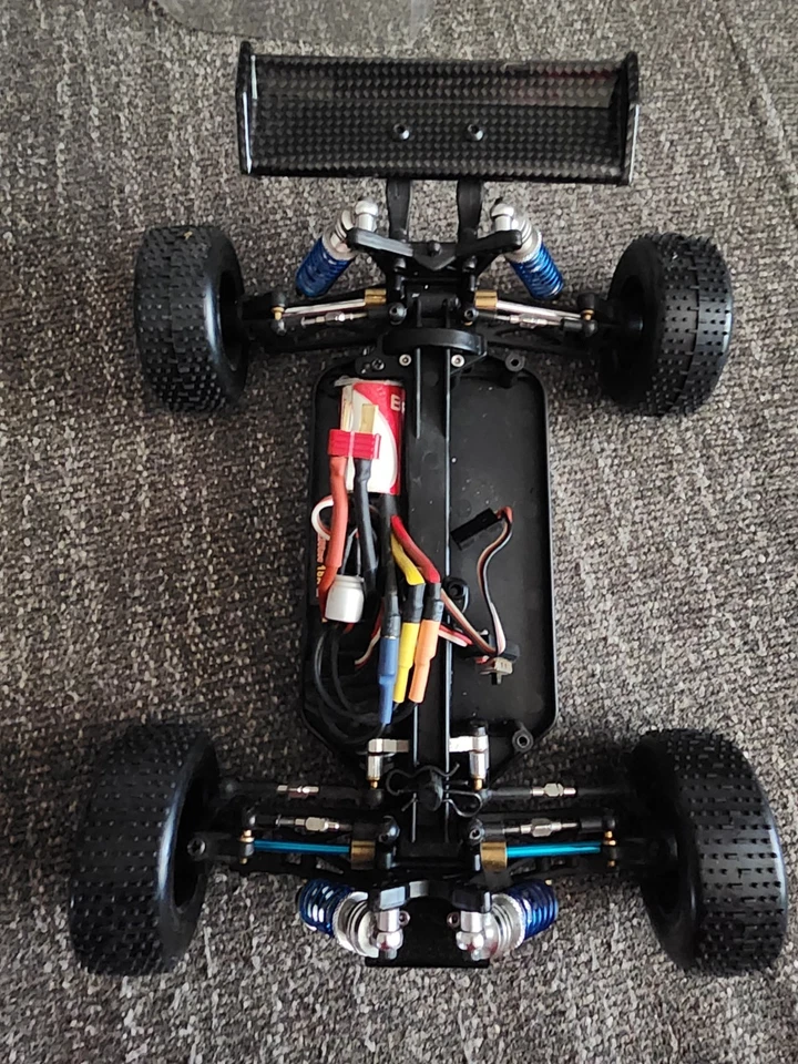 team associated rc18b  - Image 4 of 4