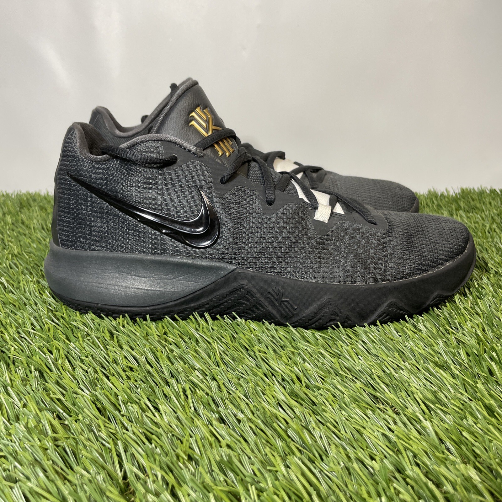 Nike Kyrie Flytrap Men's Basketball Shoes Black/Gold … Gem