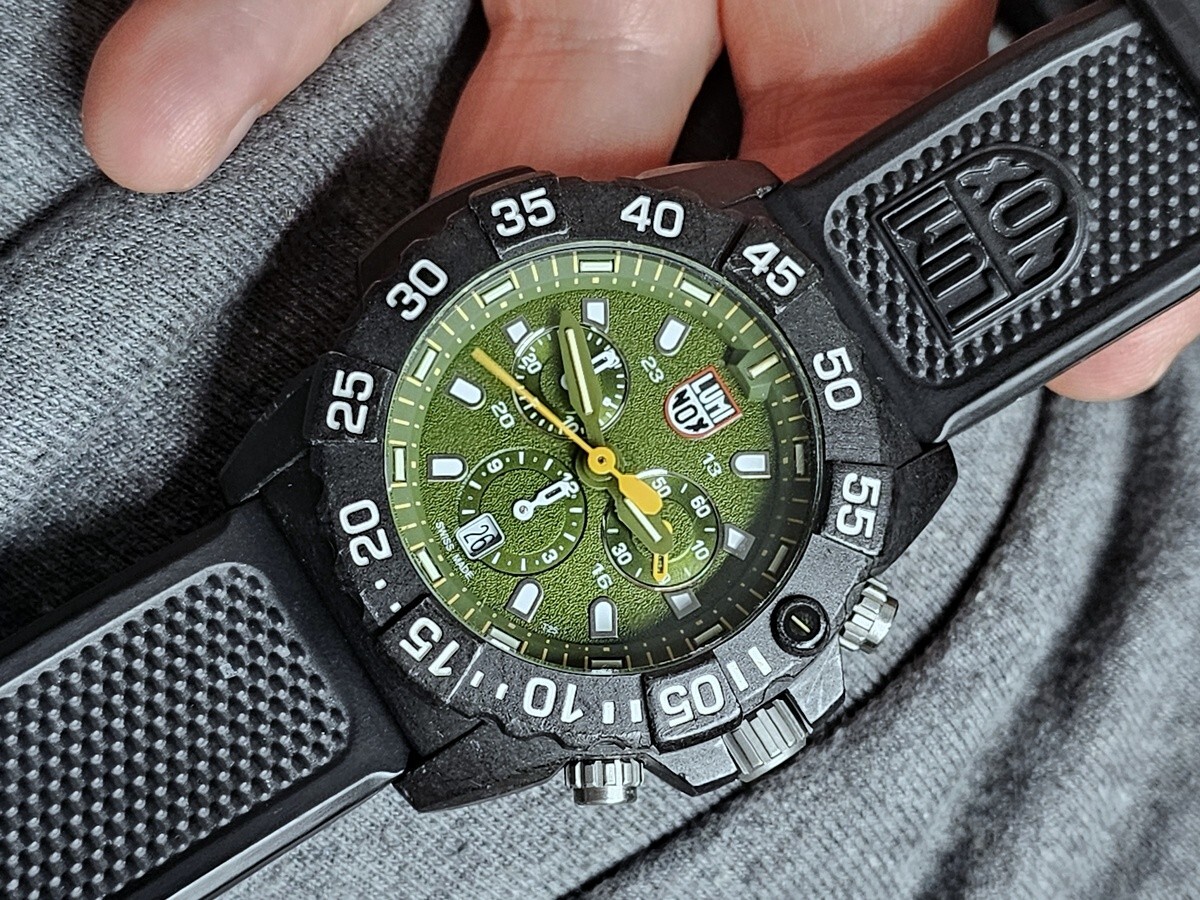 Luminox Chronograph 3580 CARBONOX Rubber Original Band 45mm Green Dial