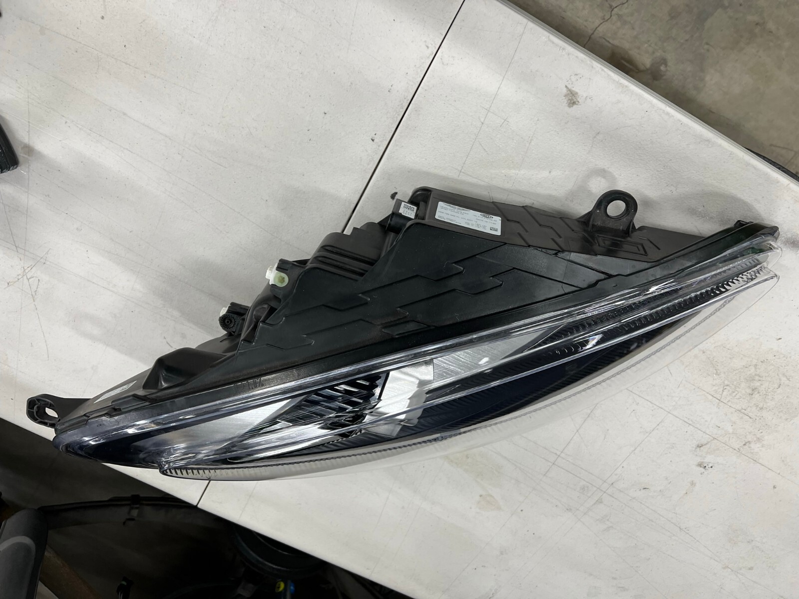 ASTON MARTIN DBX RIGHT PASSENGER SIDE FRONT HEADLIGHT
