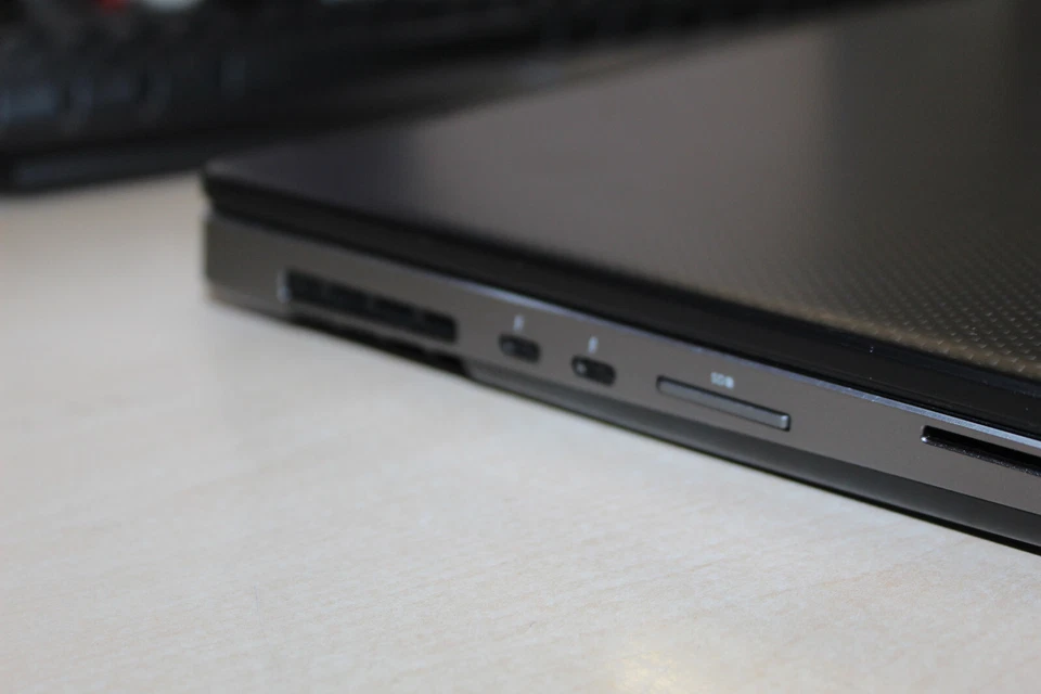 Dell Precision 7530 Workstation Laptop Xeon 2.7GHz 16GB 512GB SSD Quadro P1000 - Image 4 of 4