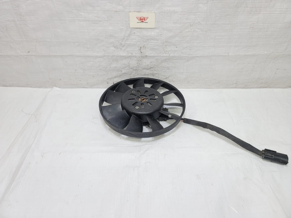 2019 Land Rover Range Rover Sport Radiator Fan Motor OEM LR144532 - Изображение 2 из 4