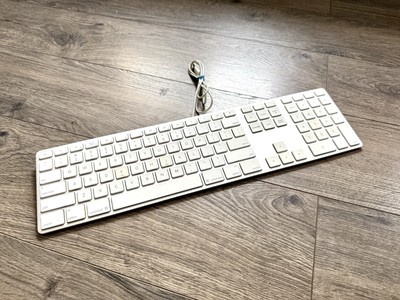 Genuine Apple A1243 Wired Mac Standard USBx2 Keyboard Numeric Keypad White iMac