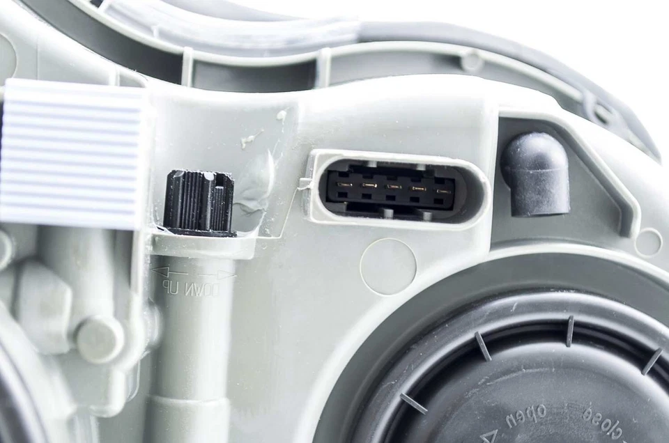 Conjunto de faros izquierdo Hella Driver bi-xenón para Mercedes W209 CLK350 CLK550 Foto 3 de 4