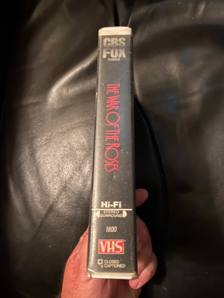 Vintage The War Of The Roses VHS Cassette Former Rental Clam Shell Video Giant - Image 3 of 4