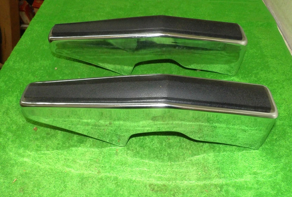 Ford F100 1978 1979 F150 F250 F350 Bronco Nuevo de Lote Antiguo Cromo Parachoques Delantero Protectores y Almohadillas Foto 4 de 4