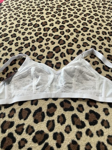 Bra DYNASHAPE INTIMA Satin Wire Free Soft Cup Back Closure 38B - 第 4/6 張圖片