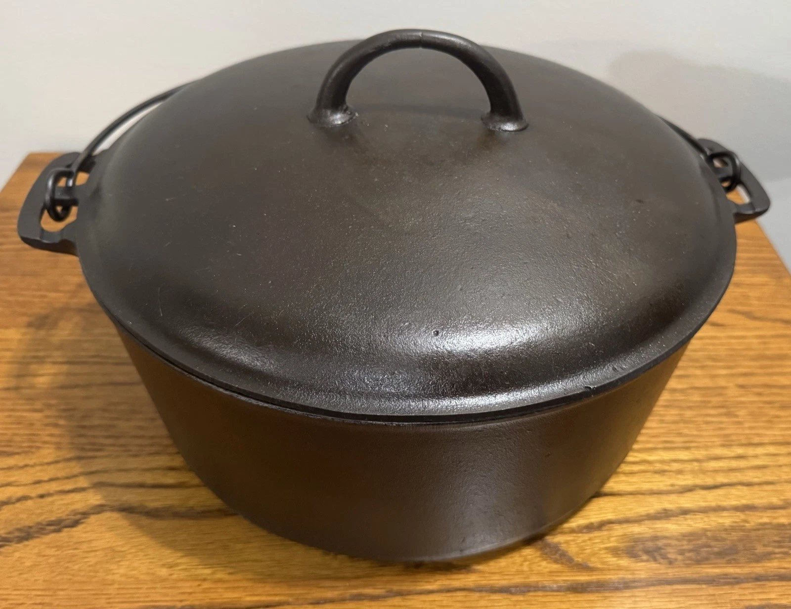 Vintage Griswold ERIE #10 Cast Iron Dutch Oven 835B w Matching Lid 2553 Restored