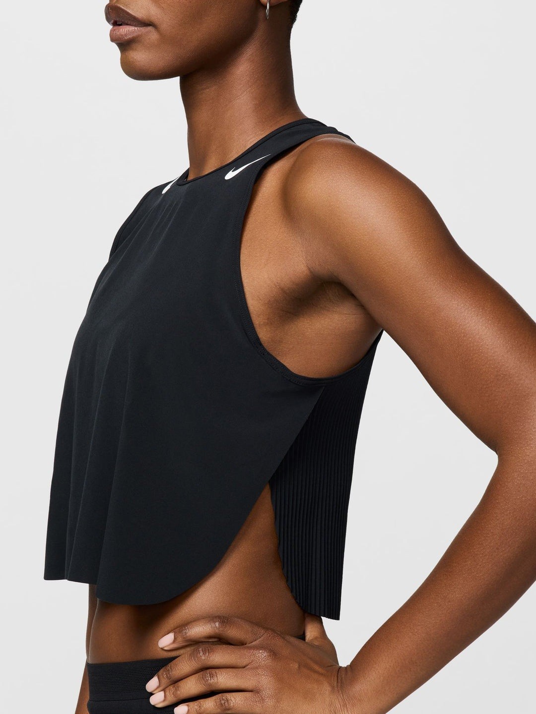 Size M Nike Women’s AeroSwift Dri-FIT ADV Cropped Running Tank Top Black FN2713