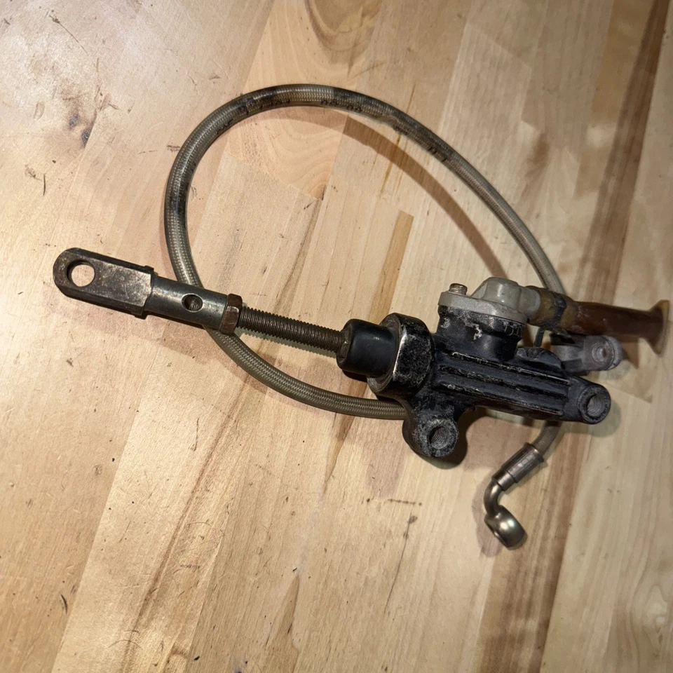 CILINDRO MAESTRO FRENO TRASERO YAMAHA FZR400 FZR400S FZR600R (TOB537) Foto 2 de 4