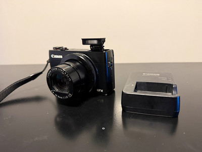 Canon PowerShot G7X Mark I Compact Digital Camera Black 4.2x f/1.8-2.8 + Charger