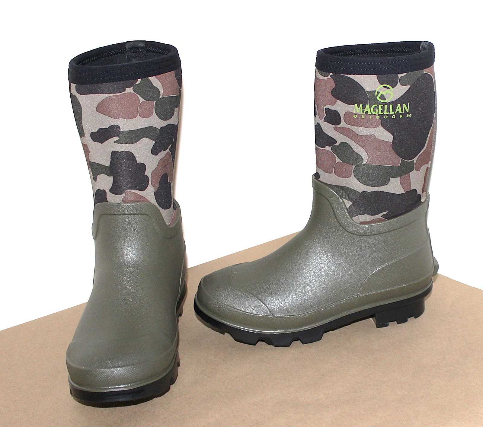 Magellan Outdoors Youth Sz-6 Camo Neoprene Waterproof Rubber Boots Green NWOT