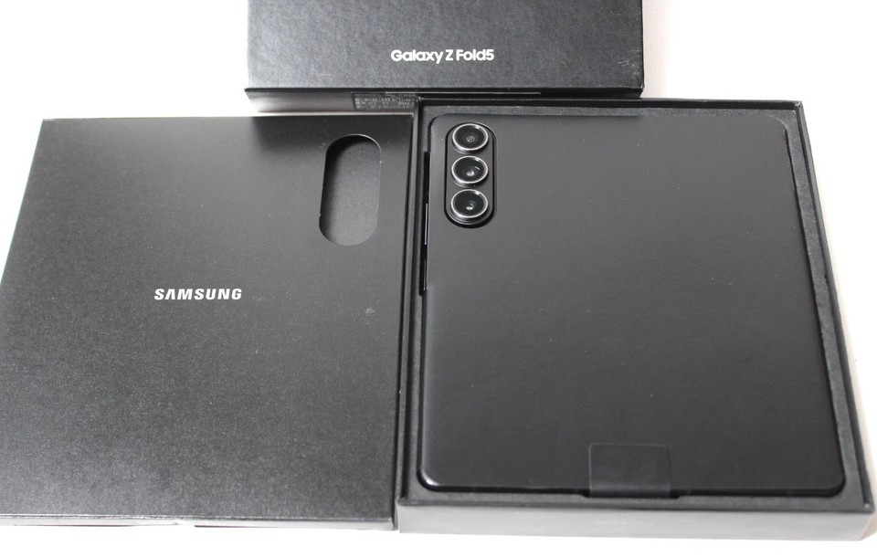 Samsung Galaxy Fold 512GB Factory CDMA/GSM Unlocked - Cosmos Black