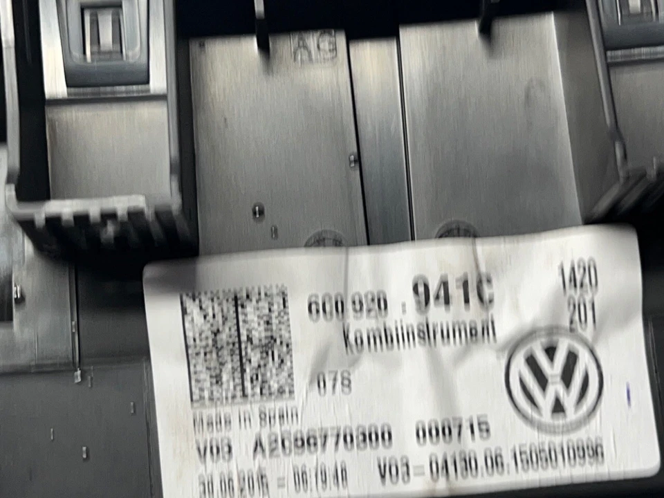  2015 VOLKSWAGEN POLO 1.4D-M SPEEDOMETER/DASH CLOCKS 6C0 920 941 C - Image 2 of 4