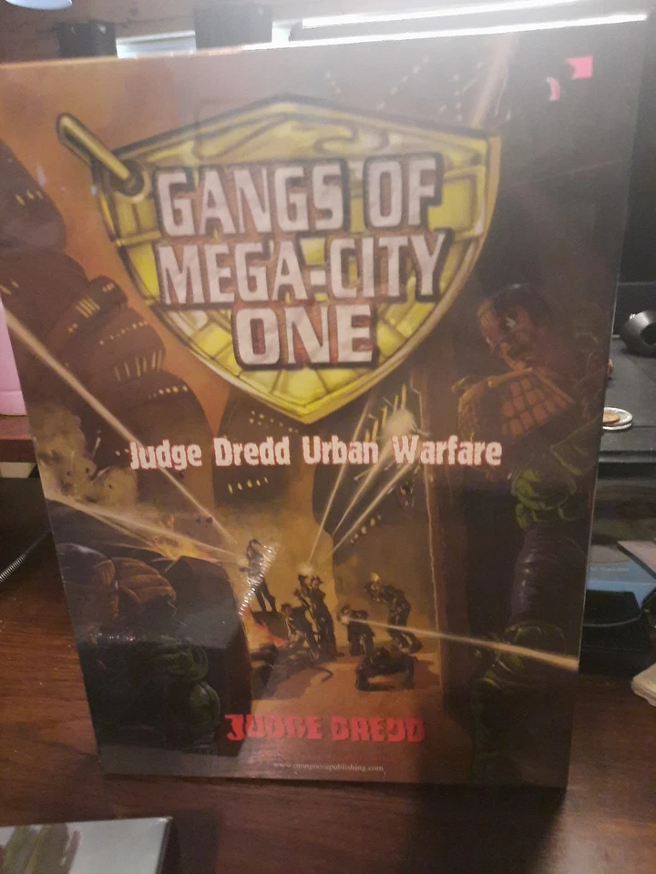 GANGS OF MEGA CITY ONE: Judge Dredd Urban Warfare Wargame MGP7050 -7051 Str Gang - Image 3 of 4