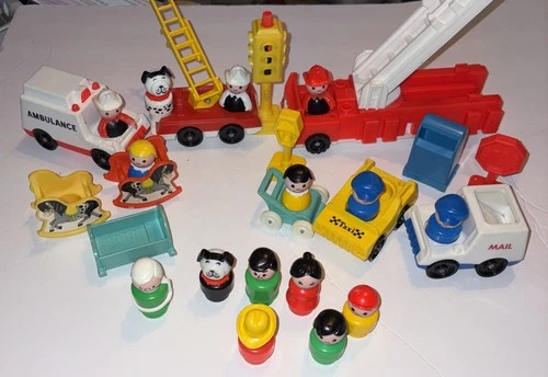Vintage Fisher Price Little People Lot (15) Figures And Accessories