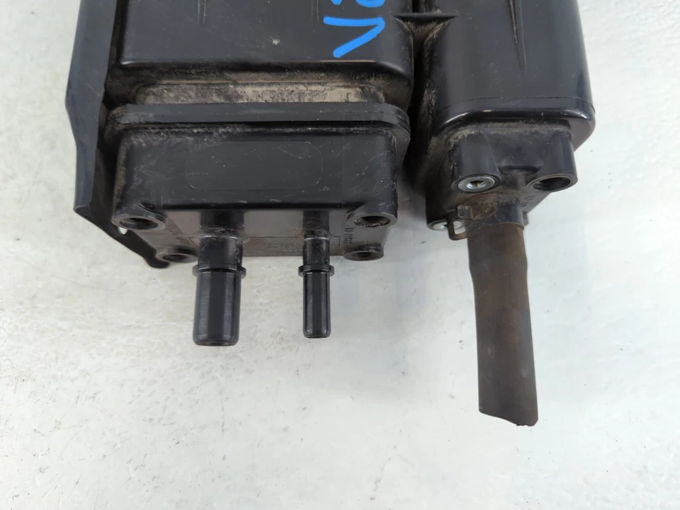 Hyundai Azera 2013 bote de carbón de vapor de combustible LL41G Foto 4 de 4