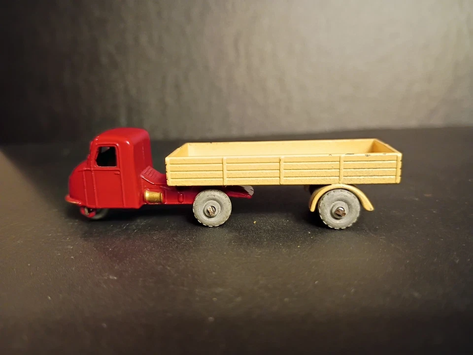 火柴盒 #10B 机械马和拖车“红色/浅褐色”金格栅 1955  — 第 2/4 张图片