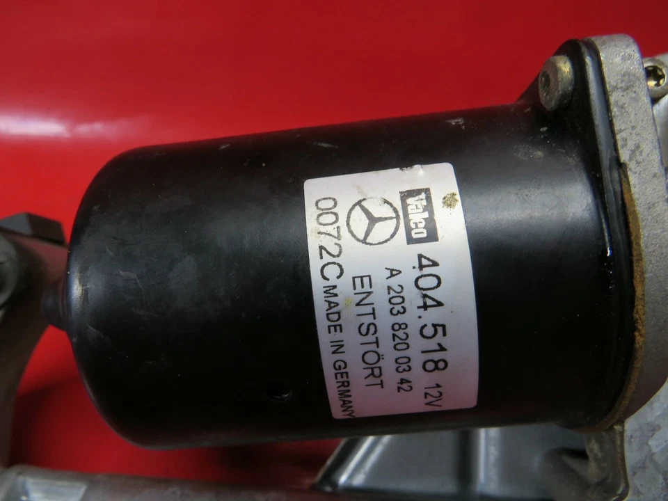 Mercedes Benz C32 AMG 2002 limpiaparabrisas delantero motor y acoplamiento Foto 4 de 4