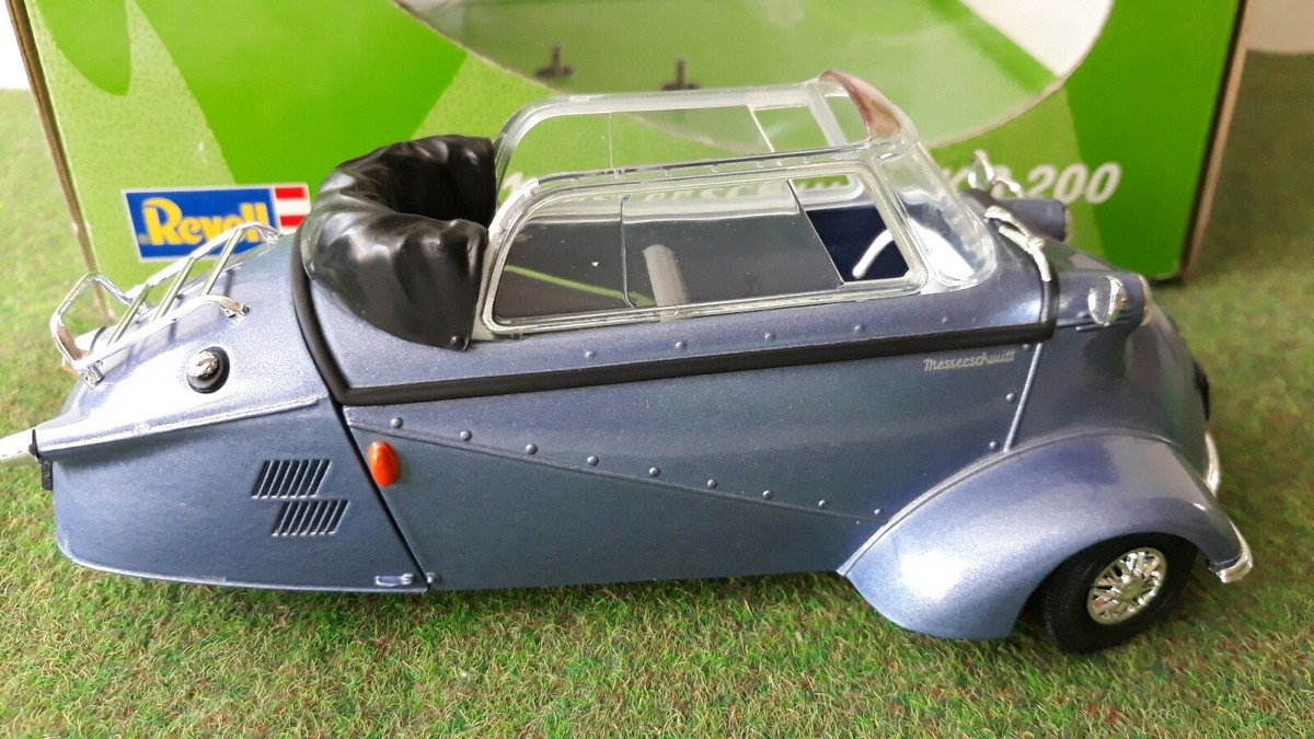 自動車 Revell Messerschmitt KR 200 1:18 MESSERSCHMITT KR 200 cabriolet bleu métal au 1/18 REVELL