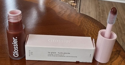 #ad Glossier Lip Glaze Hydrating Cooling Sheer Lip Oil In Melty Free Ship NIB $15.00
